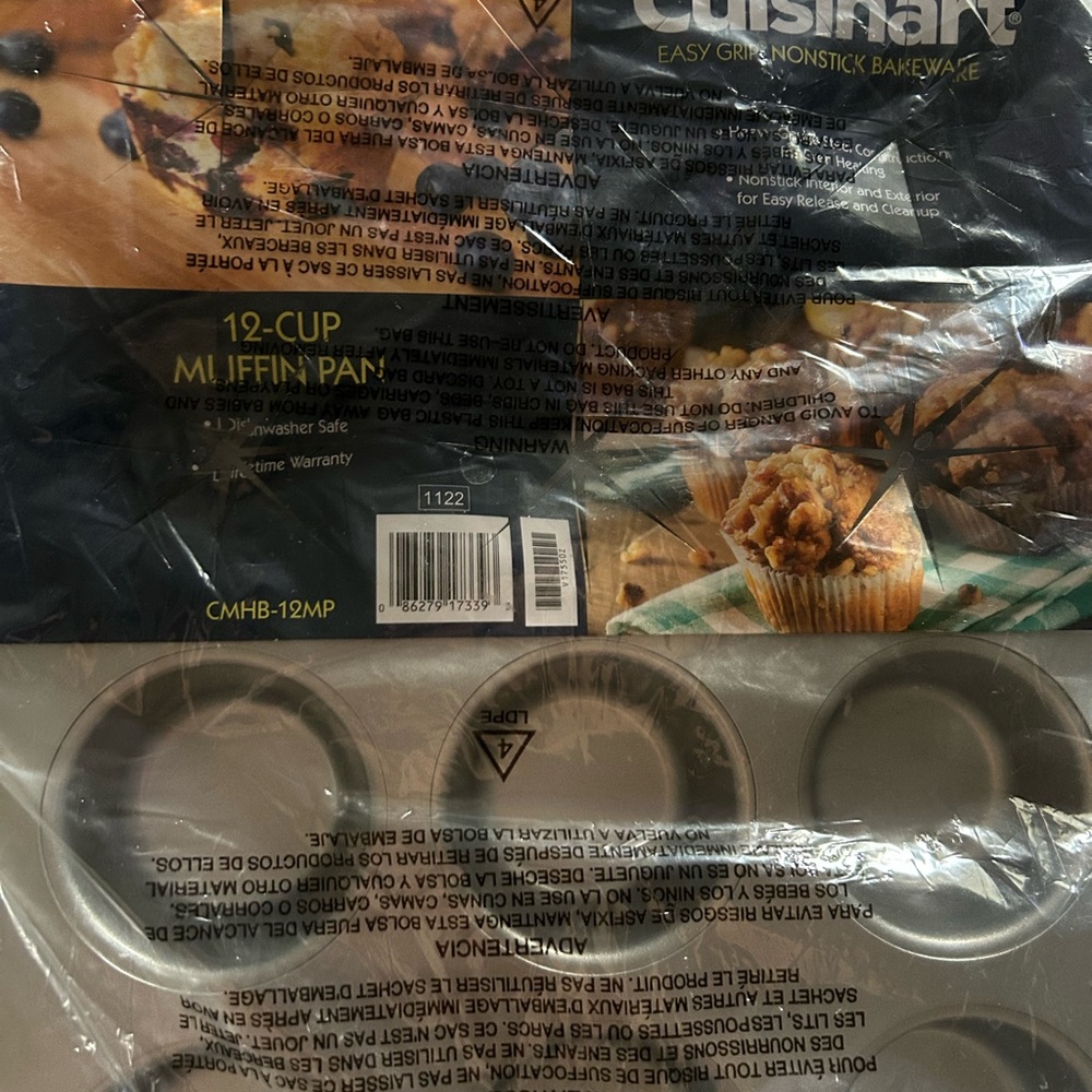 Cuisinart Nonstick 12-Cup Baking Pan